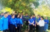 Đội hình tri thức trẻ tình nguyện cấp tỉnh tổ chức hỗ trợ chuyển giao khoa học kỹ thuật trồng và chăm sóc cây macca, cây cà phê tại huyện Mường Ảng