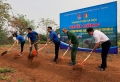 Khởi công công trình hệ thống tưới nước cho thảm hoa và cỏ trên Đội A1, trao tặng điểm trường cho huyện Mường Nhé