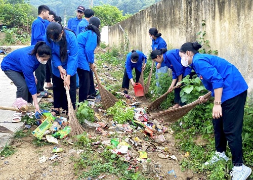 Hưởng ứng phong trào phòng chống rác thải nhựa trong đoàn...