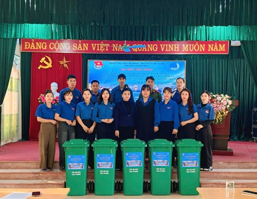 Tuổi trẻ Điện Biên ra quân tổ chức đồng loạt Ngày cao điểm “Tình nguyện chung tay xây dựng nông thôn mới” và ngày Chủ nhật xanh lần thứ I.