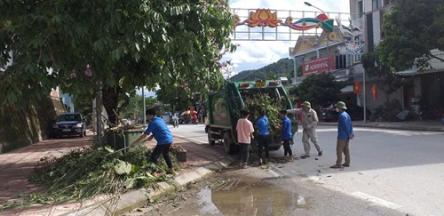 Huyện đoàn Mường Chà hưởng ứng Ngày cao điểm tình nguyện xây dựng đô thị văn minh năm 2025