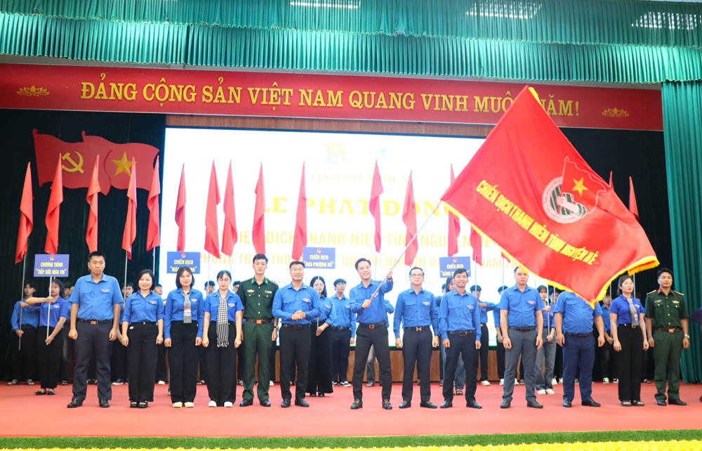 LỄ PHÁT ĐỘNG "CHIẾN DỊCH THANH NIÊN TÌNH NGUYỆN HÈ" NĂM 2025 VÀ TRỒNG CÂY