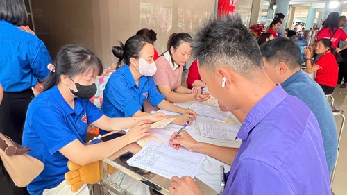 ĐVTN tham gia chương trình “Hành trình Đỏ”  lần thứ XIII - năm 2025 và Lễ tôn vinh Người hiến máu tiêu biểu