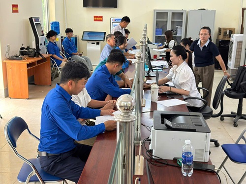Tuổi trẻ Điện Biên đồng hành cùng người dân tại  Trung tâm hành chính công