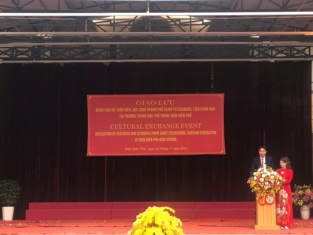 Hợp âm tình bạn Việt – Nga: Ngày hội cảm xúc và văn hoá tại trường THPT Điện Biên Phủ